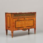 1062 7081 CHEST OF DRAWERS